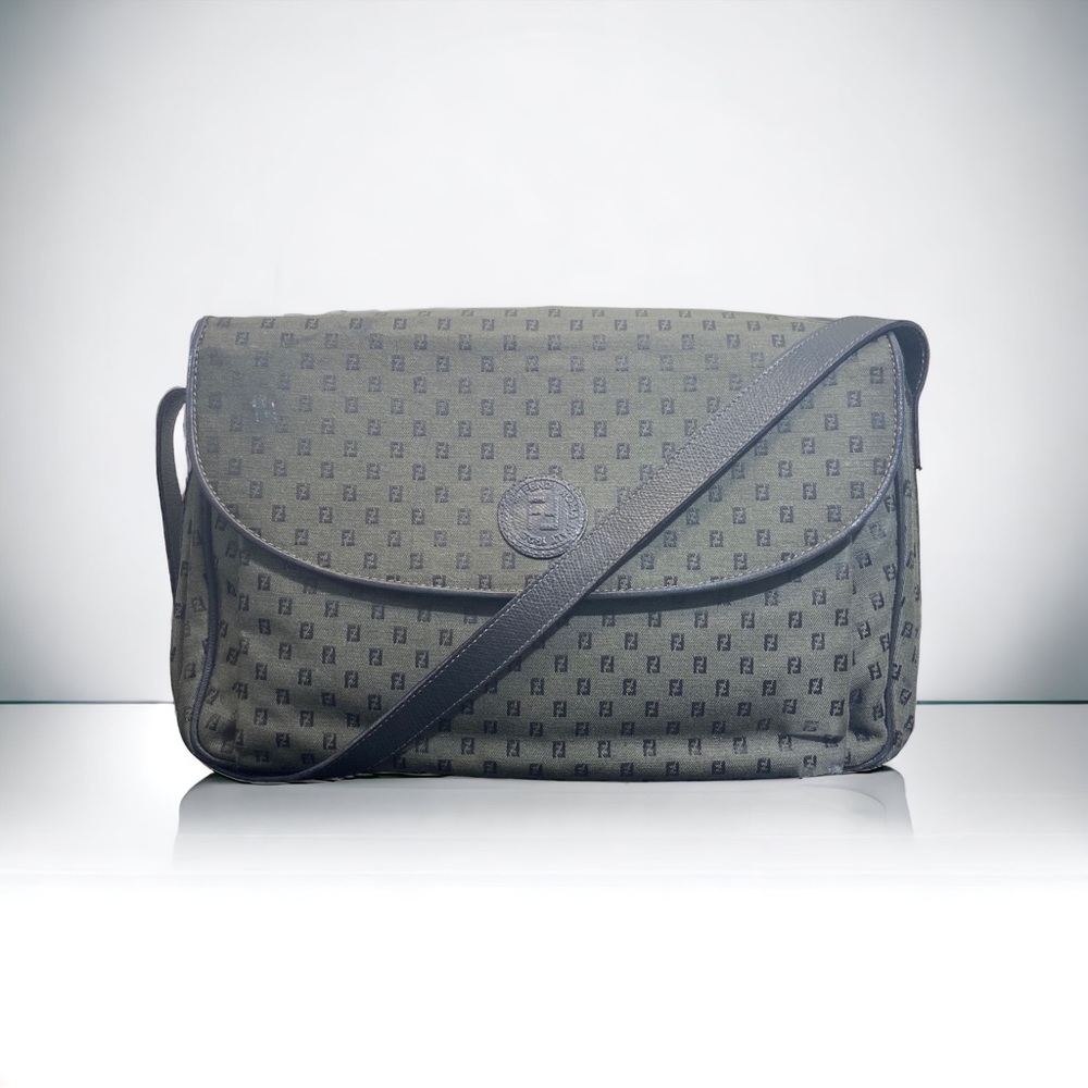Vintage Fendi crossbody/Shoulder Bag